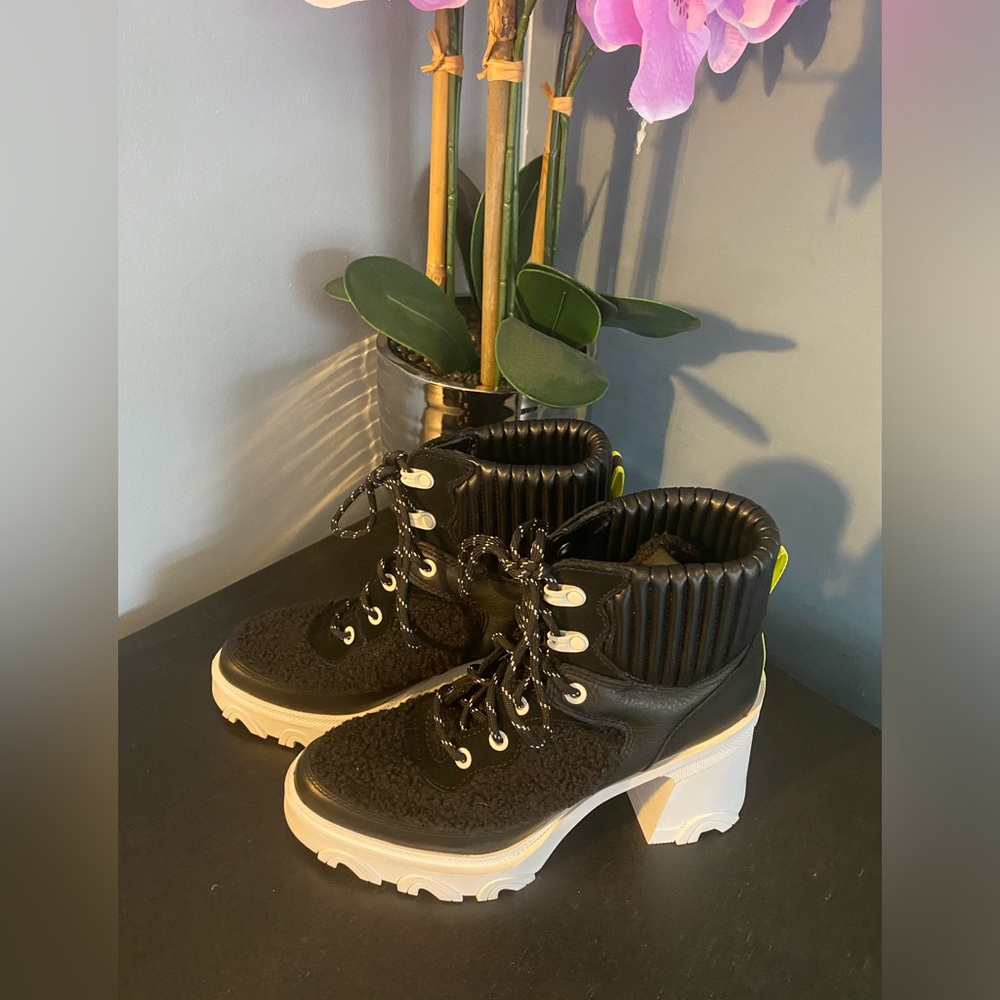 Sorel Brex Cozy Boot Size 7.5